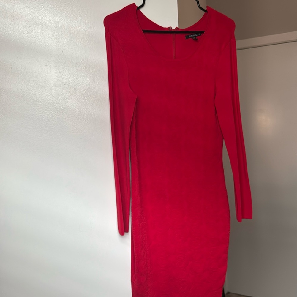 Chic Scarlet Long Sleeve Dress
